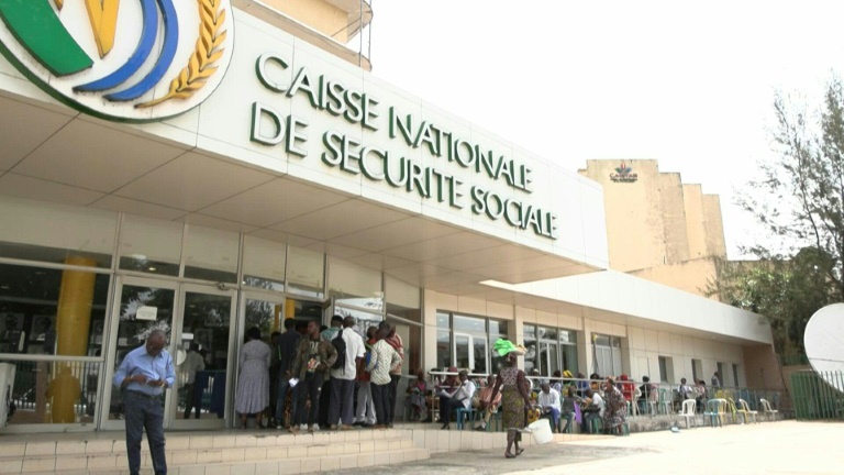 Après des années d'impayés, les retraités gabonais espèrent enfin toucher leurs pensions