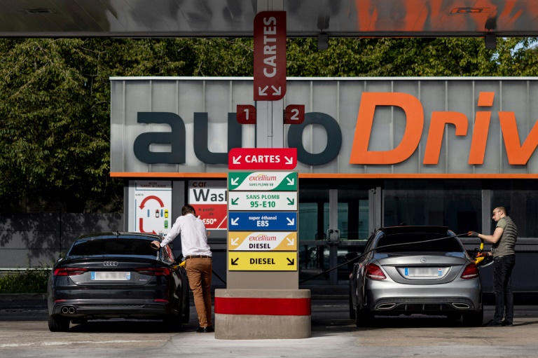 Carburants: la vente à perte voulue pour décembre, des 