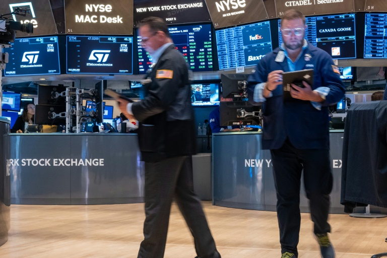 Wall Street ouvre en baisse, le ciel se couvre sur le marché