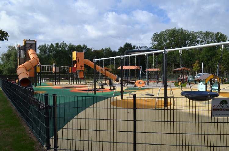 Nouvelle aire de jeux au parc de l'Hôtel de ville de Bar-le-Duc