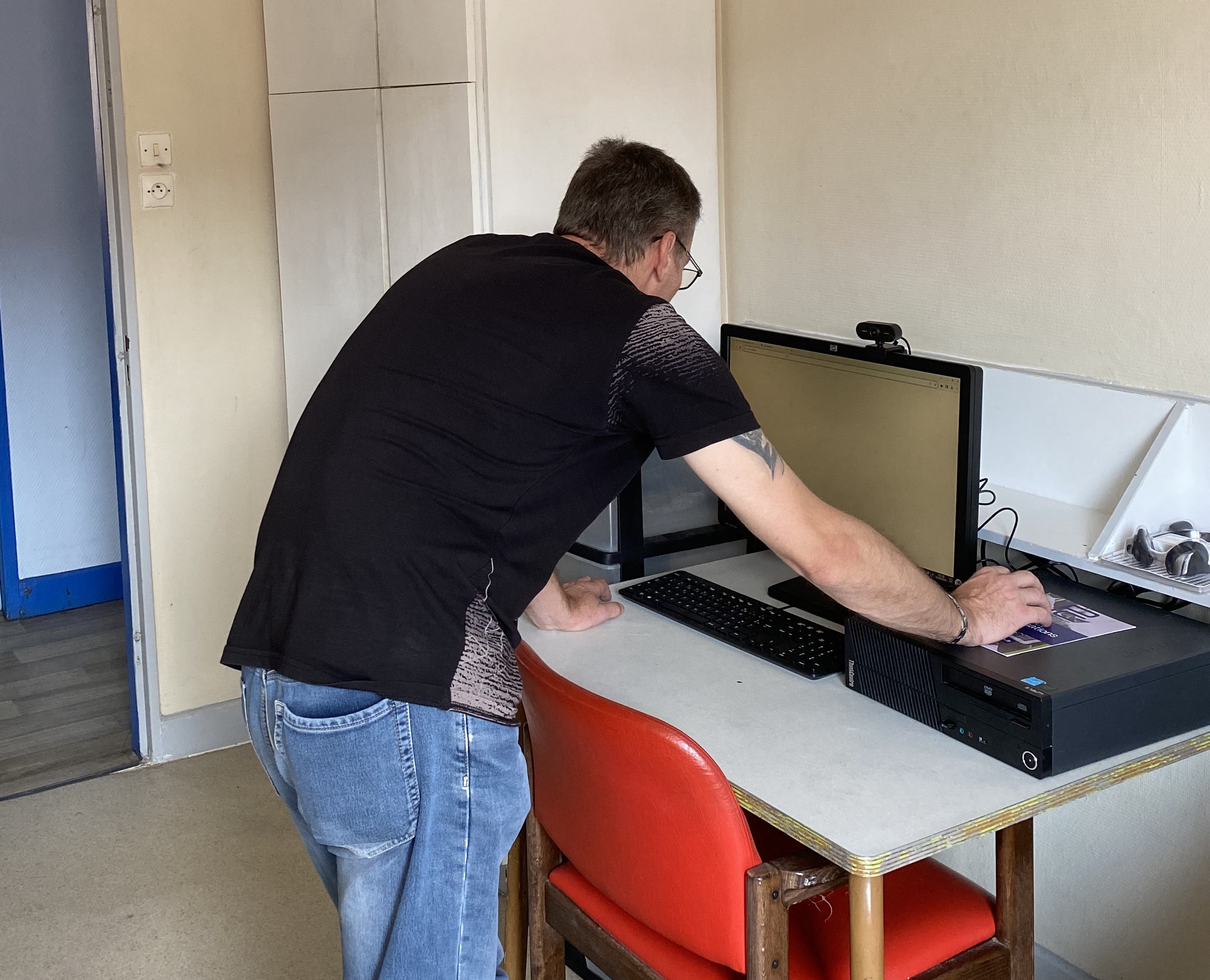 61 ordinateurs offerts au Foyer des jeunes ouvriers de Metz