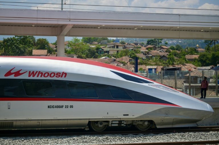 L'Indonésie a lancé son train à grande vitesse, le premier en Asie du Sud-Est