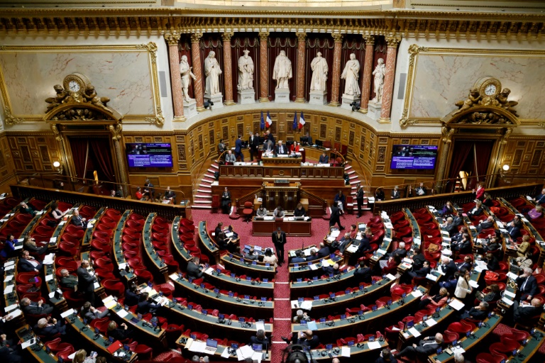 Sénat: l'hémicycle penche toujours à droite, mais un peu moins