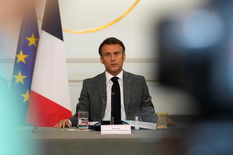 Macron veut élargir le référendum, sans bouleverser l'esprit de la Constitution