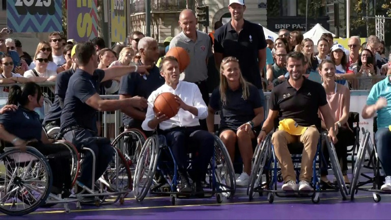 Jeux paralympiques: Macron 