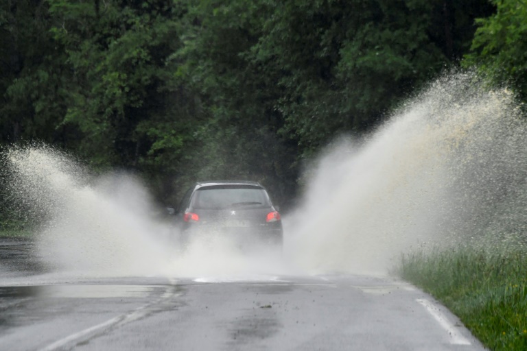 Les pluies s'intensifient sur le Sud-Est, Gard et Hérault en orange mercredi