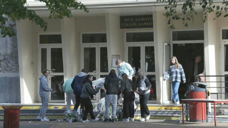Attentat d'Arras: l'assaillant et son jeune frère écroués, leur cousin aussi mis en examen
