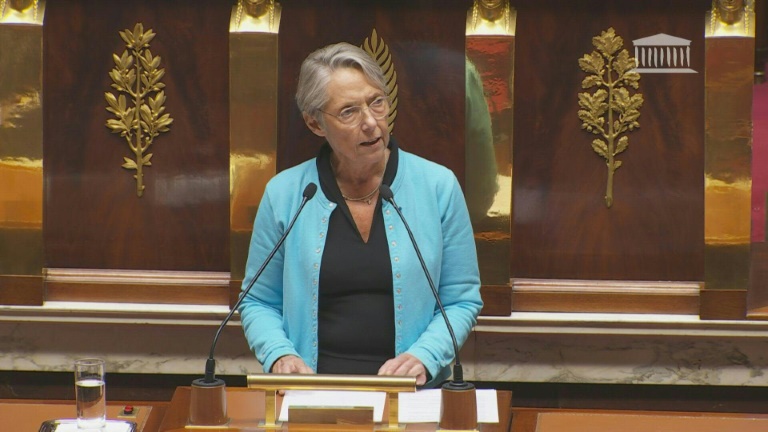 Budget: Borne engage la responsabilité du gouvernement par le 49.3 sur le volet recettes