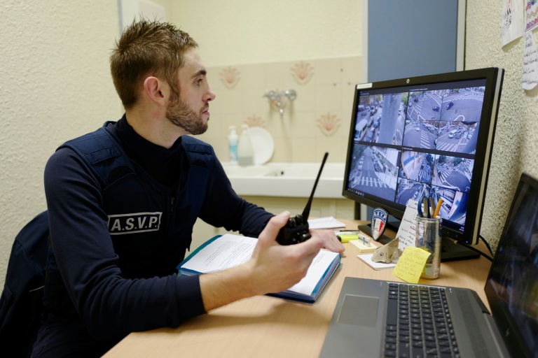 Attentat d'Arras: Delga souhaite une borne d'appel d'urgence dans les lycées