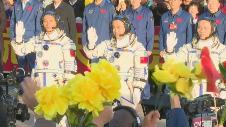 La Chine envoie dans l'espace sa mission Shenzhou-17