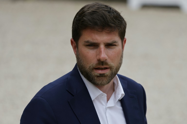 Réponses aux émeutes: Jeanbrun (LR) rappelle 