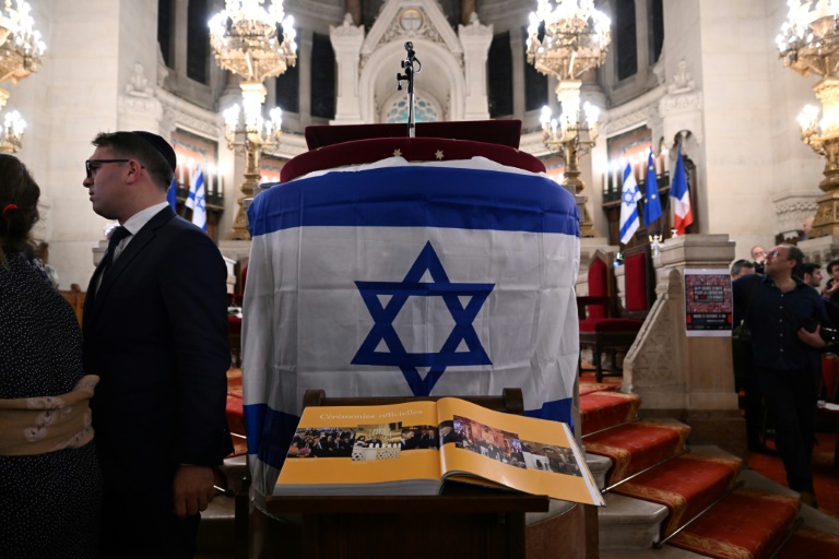 A la Grande synagogue, de Paris, solidarité autour des familles des otages