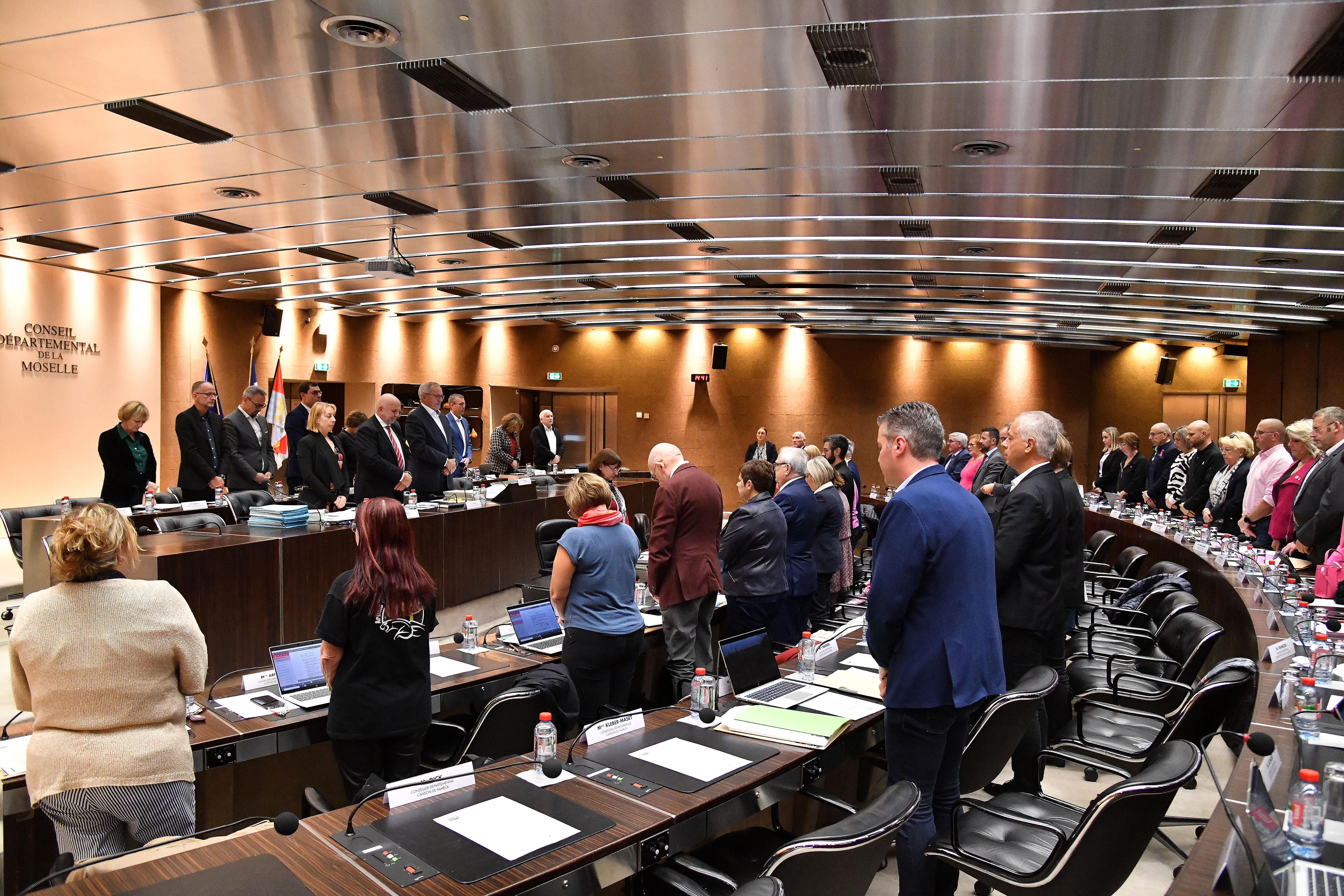 L’Assemblée départementale de la Moselle a rendu hommage à Dominique Bernard