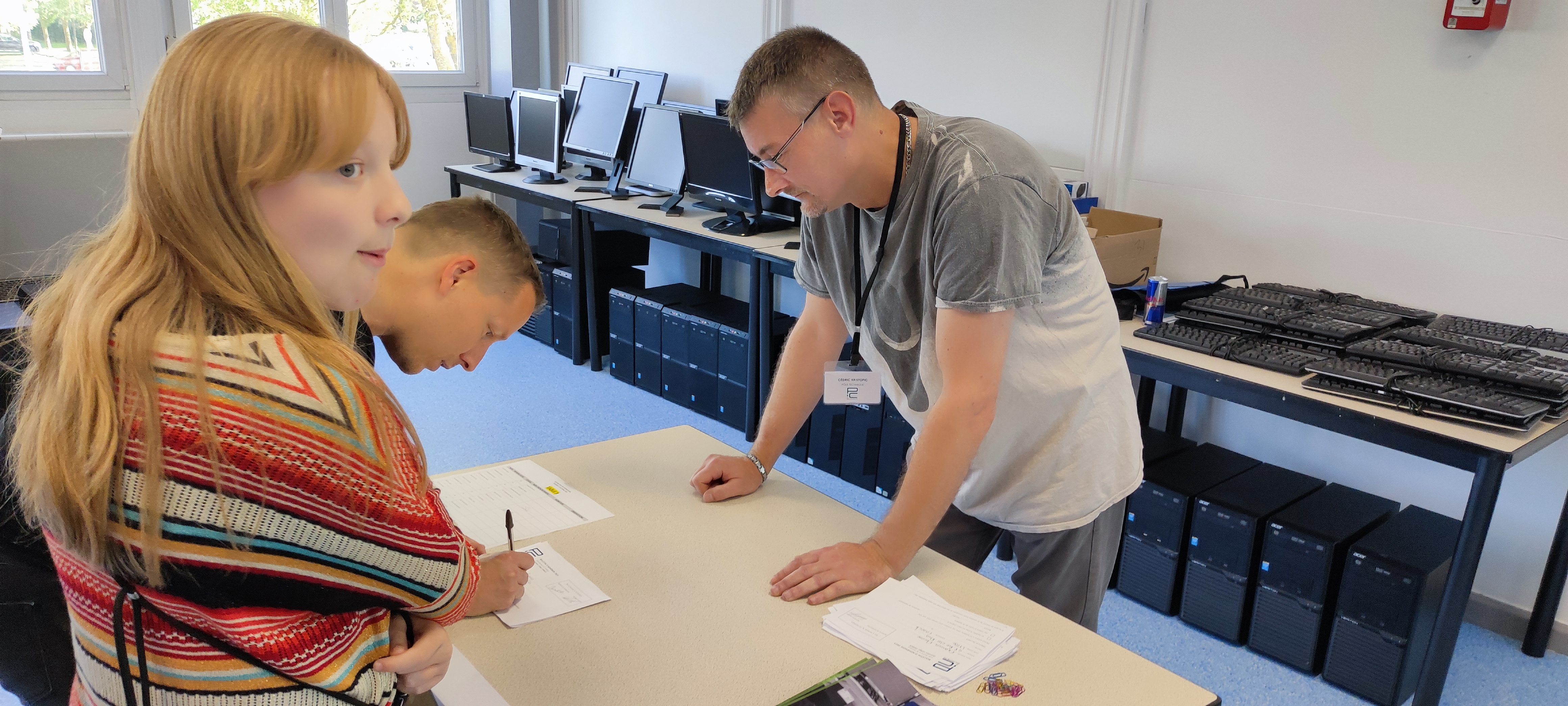 A Fameck, 90 ordinateurs offerts aux collégiens de Charles de Gaulle 