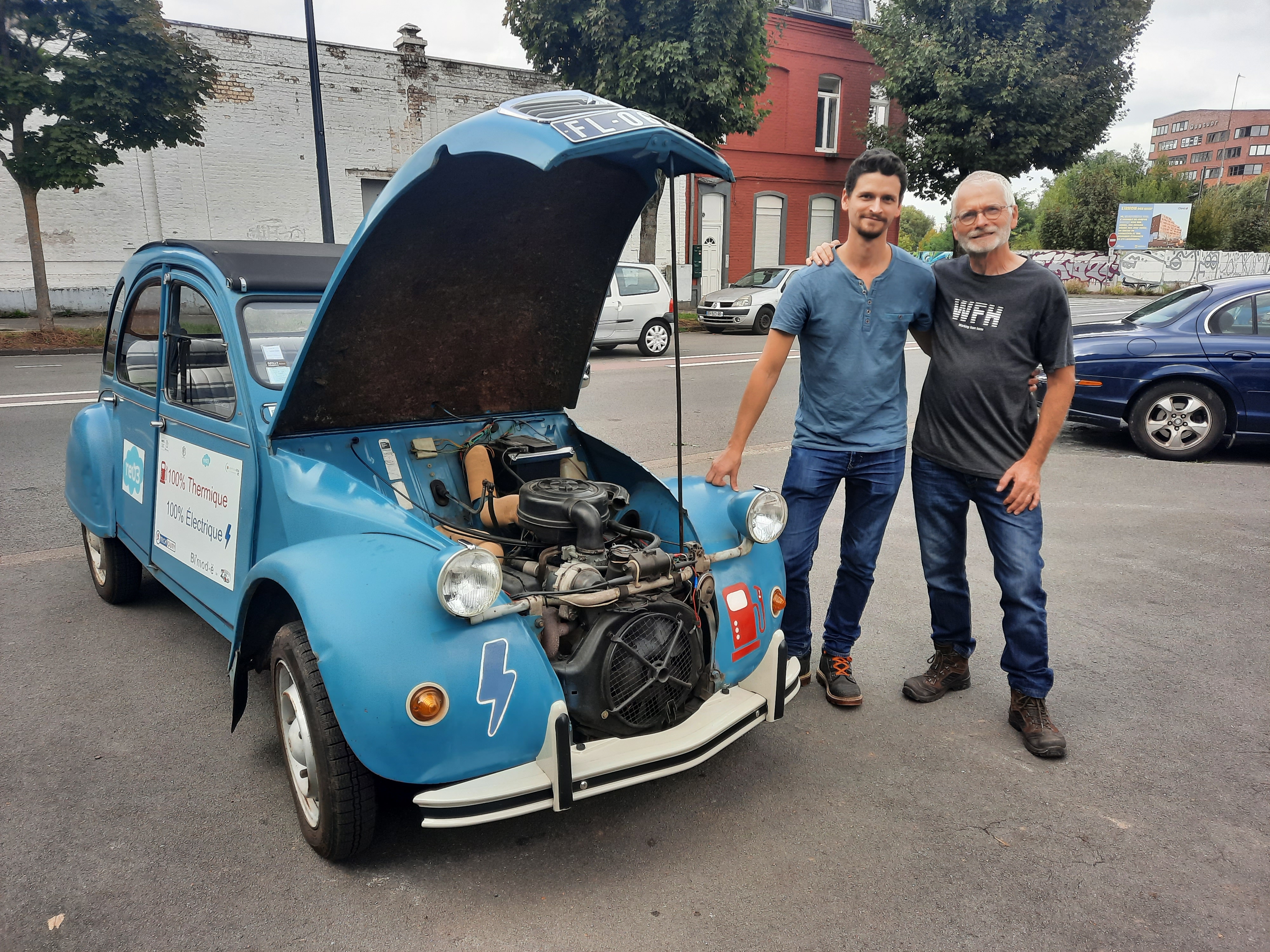 Roubaix : une 2CV, 100 % électrique et 100 % thermique