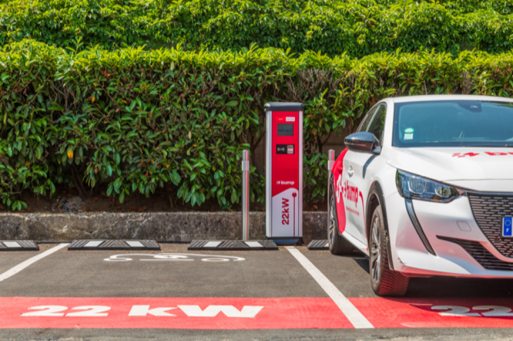 Des bornes de recharges électriques à la Polyclinique de Picardie