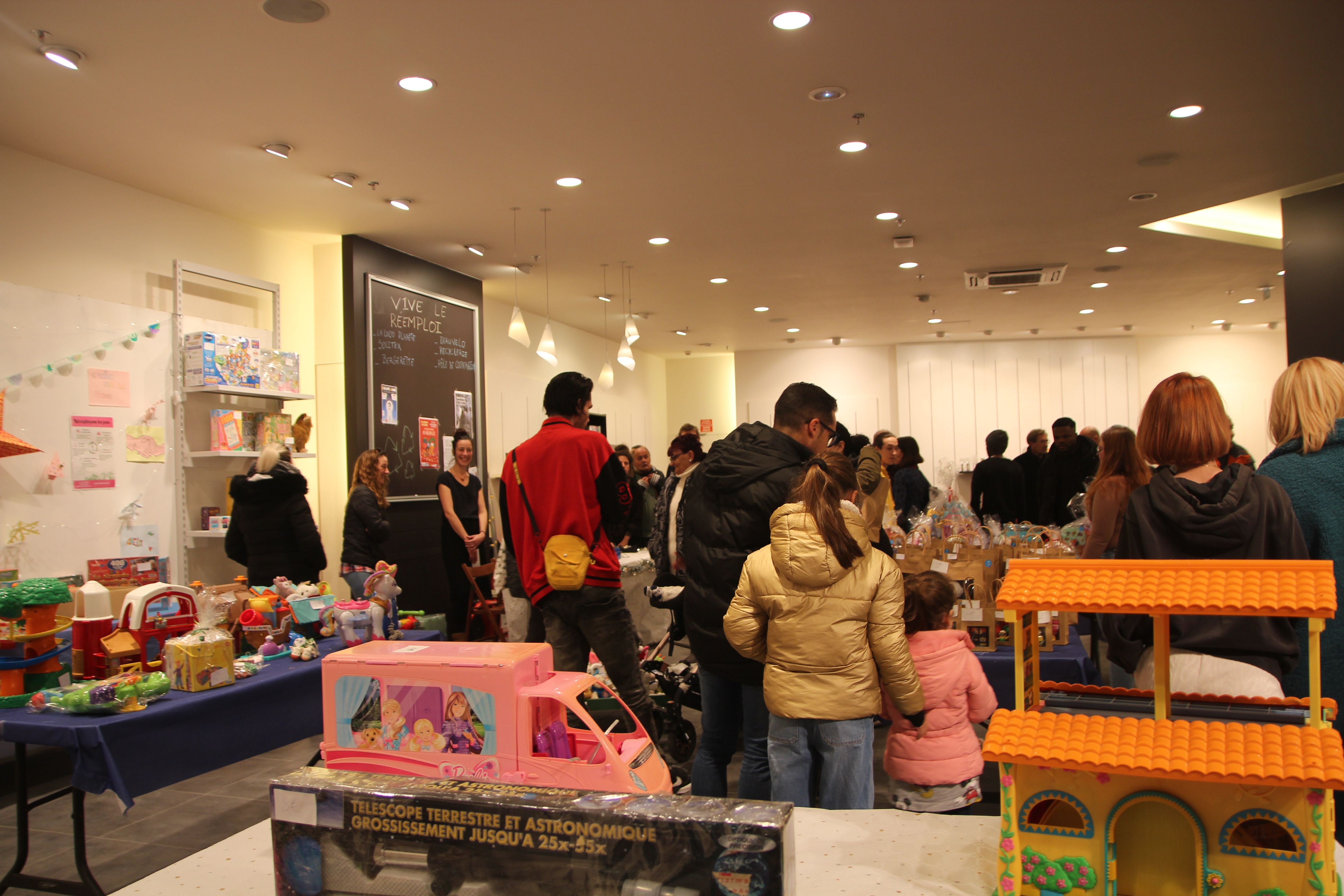 Beauvais : la boutique éphémère du réemploi est ouverte