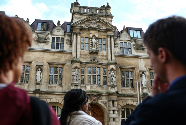 En Angleterre, des touristes à la découverte du côté sombre d'Oxford et Cambridge