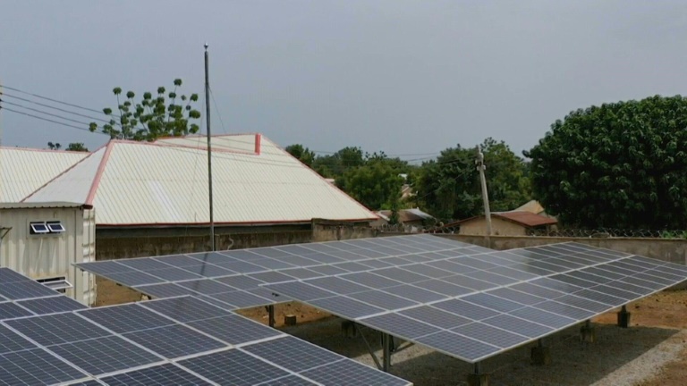 Les mini-réseaux solaires, grande solution pour l'électricité propre dans l'Afrique rurale