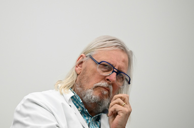 Nouvelle étude de Didier Raoult: l'ANSM saisit à nouveau la justice, le gouvernement condamne