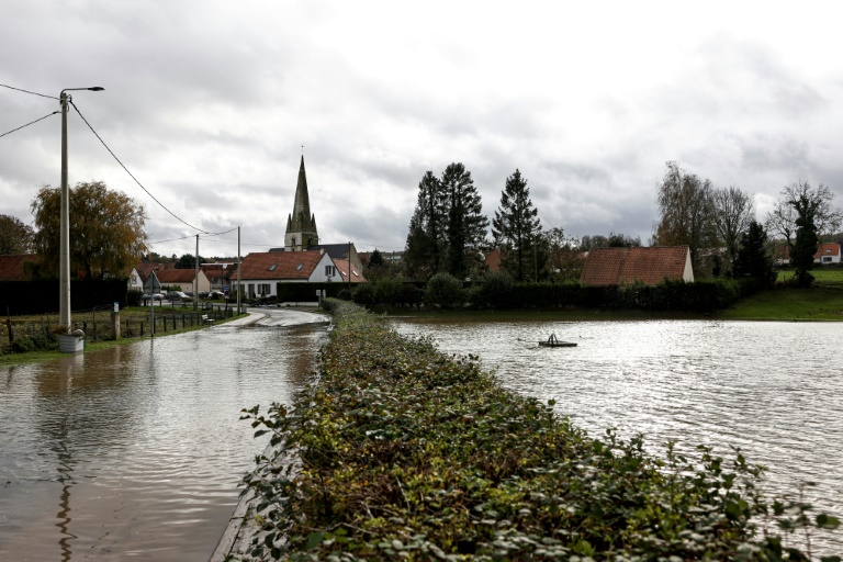 Déjà inondé, le Pas-de-Calais sous une pluie diluvienne pour la nuit