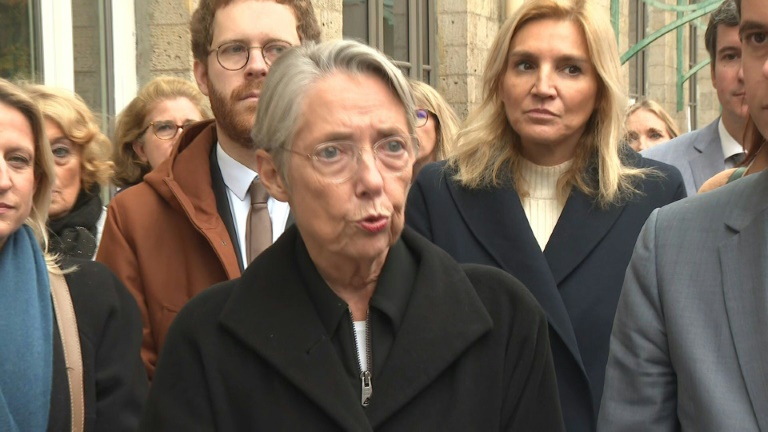 Elisabeth Borne appelle à un 