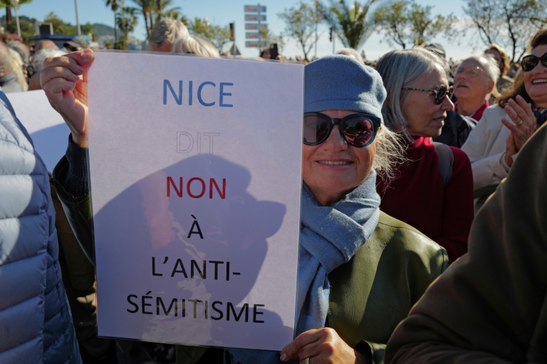 Des dizaines de milliers de personnes contre l'antisémitisme