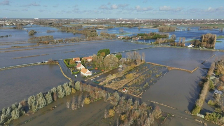 Inondations: décrue amorcée dans le Pas-de-Calais, amélioration en vue