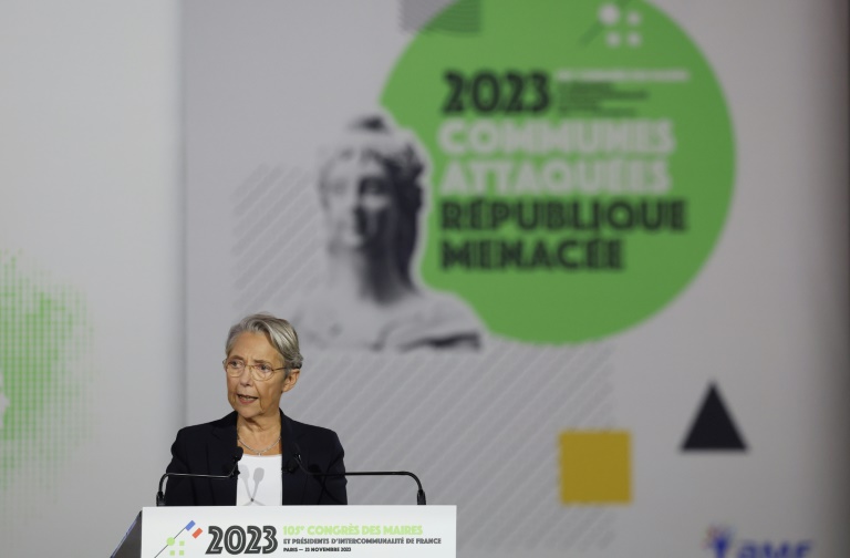 Borne annonce aux maires une rallonge de 100 millions d'euros