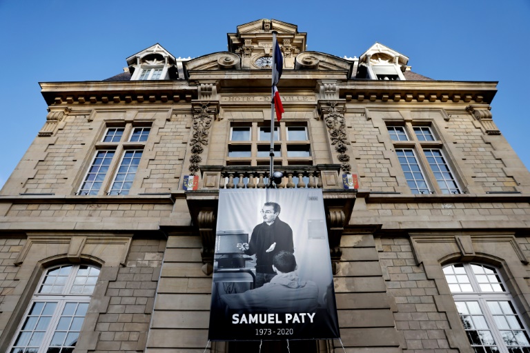 Assassinat de Samuel Paty: le procès de six anciens collégiens s'est ouvert à huis clos