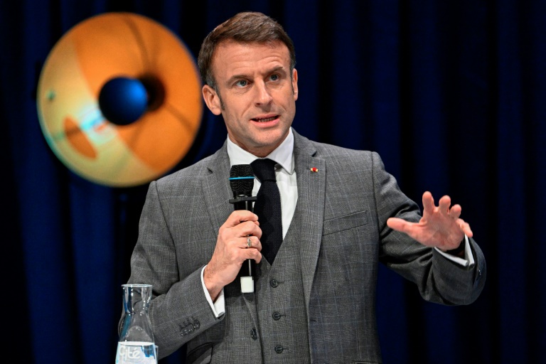 Eolien en mer, soutien à la pêche: Macron veut assurer 