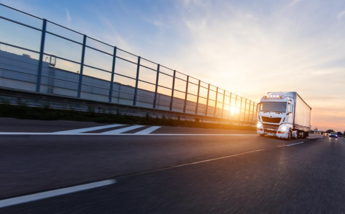 TotalEnergies lance des bornes électriques pour les poids-lourds