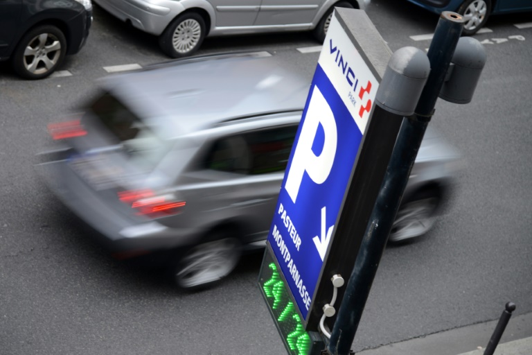 SUV à Paris: la mairie soumet à la votation le triplement des tarifs de stationnement
