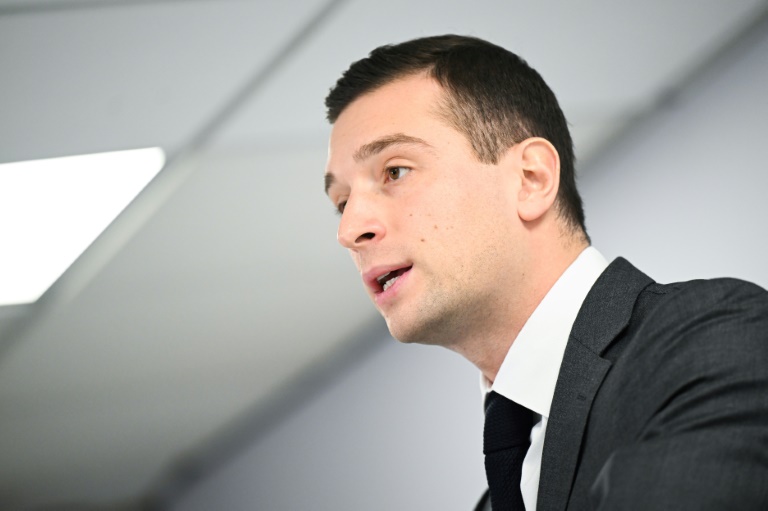 Guadeloupe: une journaliste écartée de l'antenne après un échange tendu avec Bardella