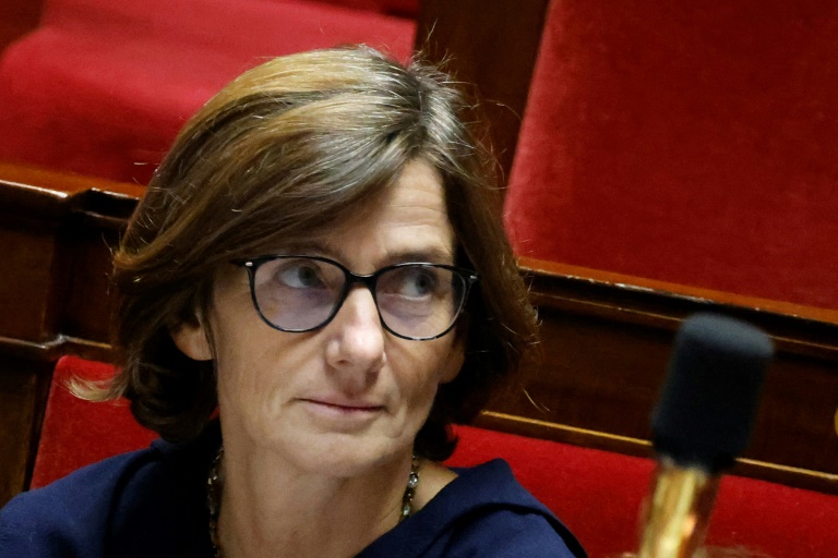 Cadeaux d'Urgo: la ministre de la Santé Firmin Le Bodo sur la sellette