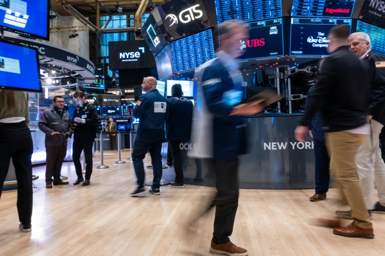 Wall Street clôture en baisse, le marché corrige encore