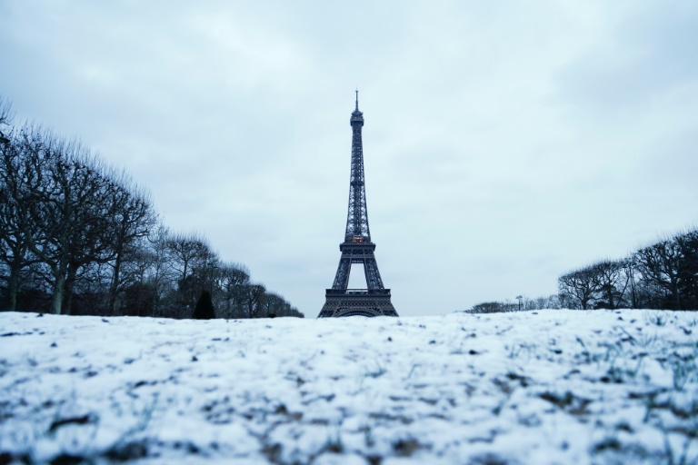Neige: circulation difficile dans le nord de la France, flocons attendus en Ile-de-France