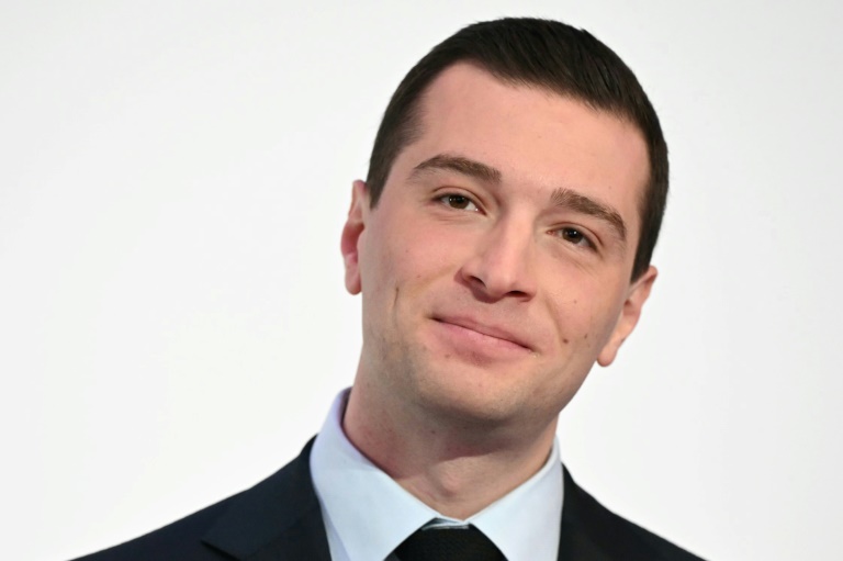 Complément d'enquête sur Bardella: France TV maintient malgré une mise en demeure