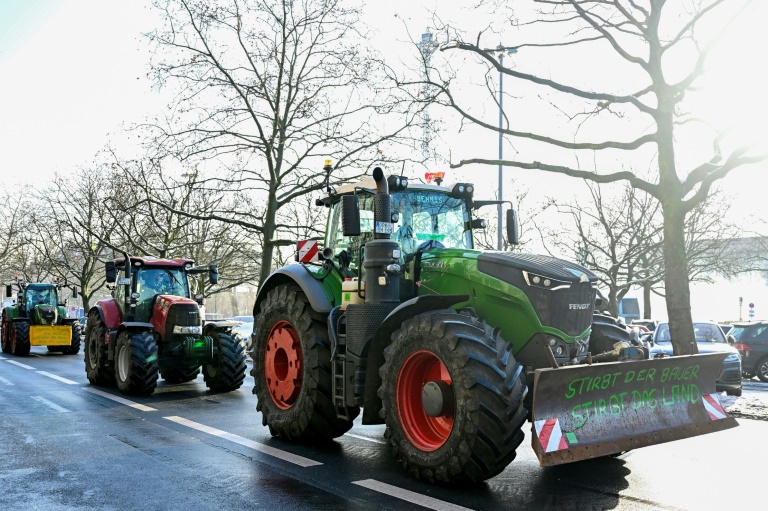 L'exécutif sur le qui-vive face au malaise des agriculteurs, courtisés par le RN