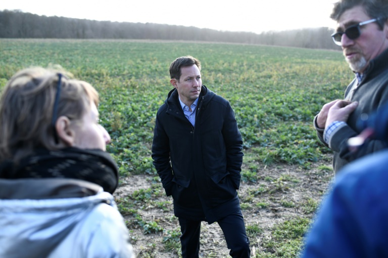 Européennes: face aux agriculteurs, Bellamy cible 