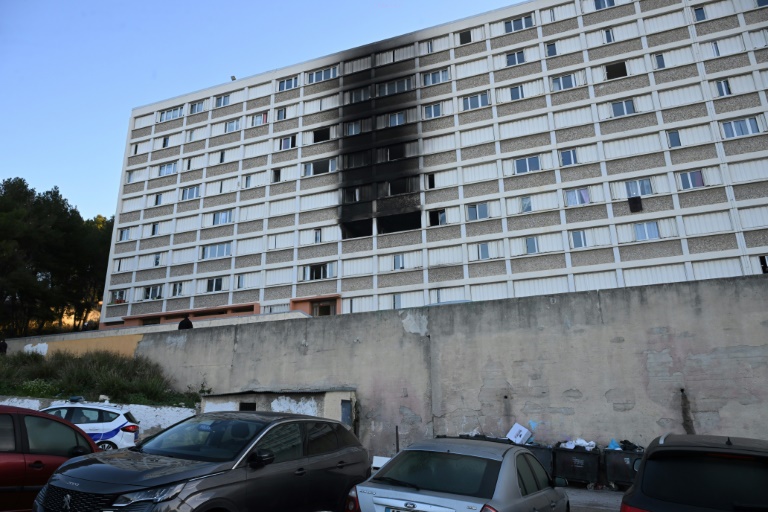 Incendie dans un immeuble de Marseille, un enfant décédé, des blessés