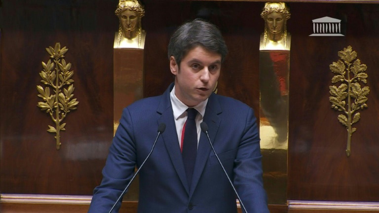 Attal annonce une réforme sur les bas salaires pour 