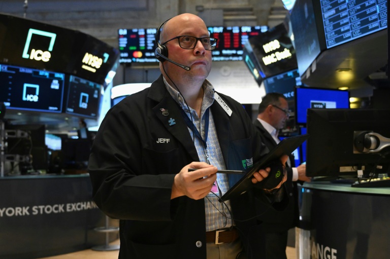 Wall Street termine en hausse, petit rebond sans aide de la tech