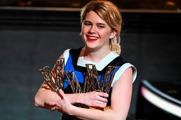 Zaho de Sagazan puissance quatre et rap en majesté aux Victoires