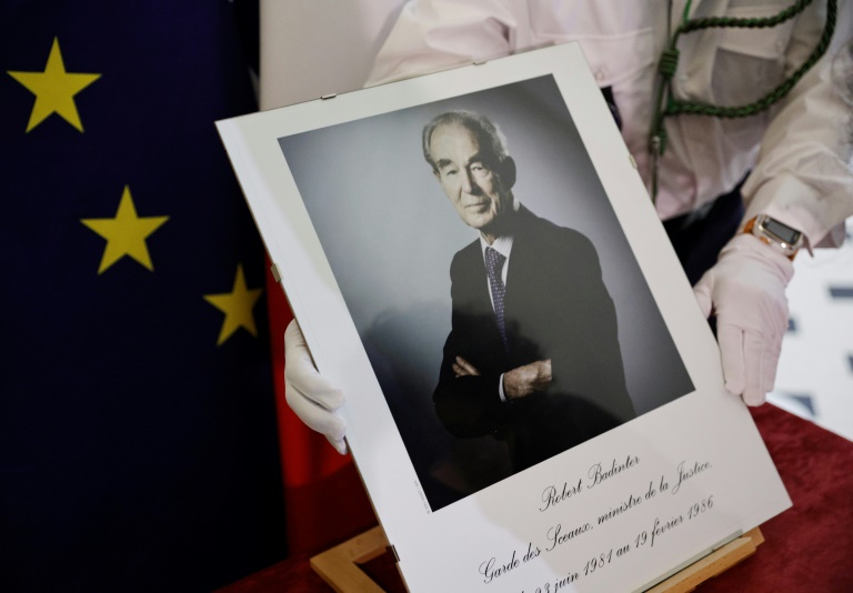 L'hommage national à Robert Badinter aura lieu mercredi place Vendôme