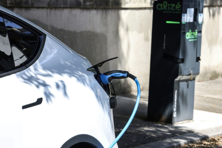 Voiture électrique à 100 euros par mois: objectif initial 