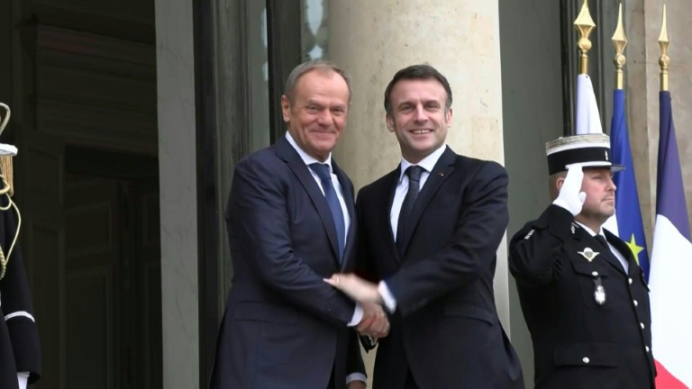 Chaleureuses retrouvailles franco-polonaises, Macron et Tusk défendent la 