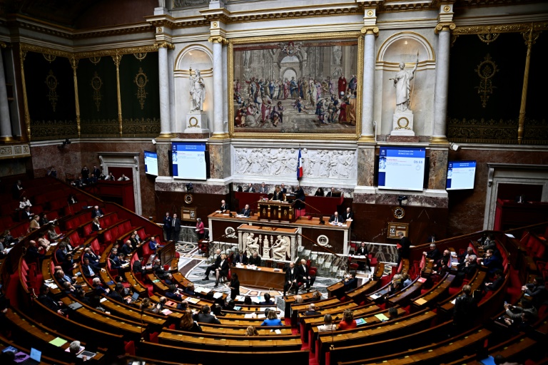 Dérives sectaires: l'Assemblée vote la création de délits contre les 