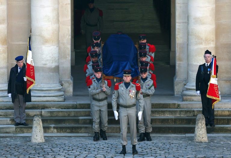 Hommage aux Invalides au "géant" Jean Malaurie, défenseur des Inuits