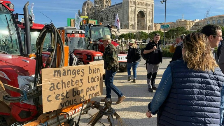 Des agriculteurs manifestent avant de nouvelles annonces du gouvernement